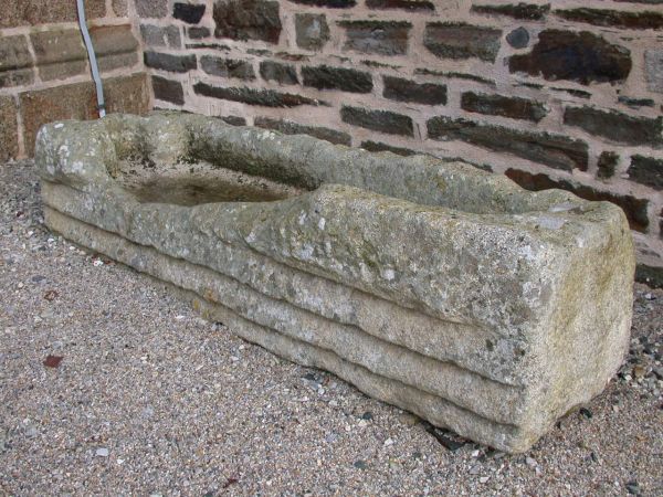 Landeleau, sarcophage. Cliché A. Provost